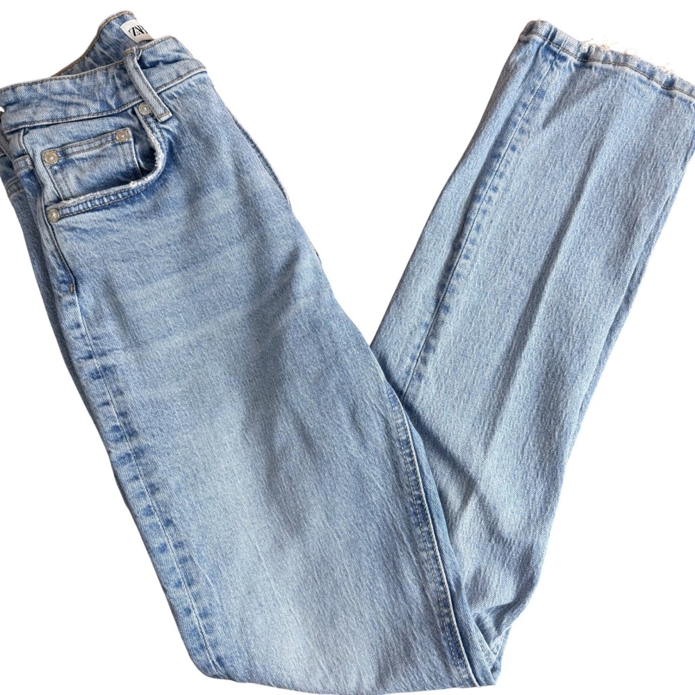 SALE ZARA High Waisted Light Wash Distressed Raw Hem Straight Leg Jeans W Size 2